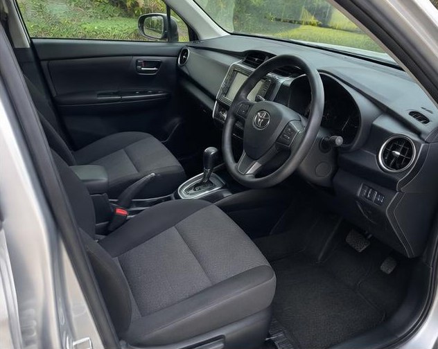 Toyota Fielder 2018 — Interior