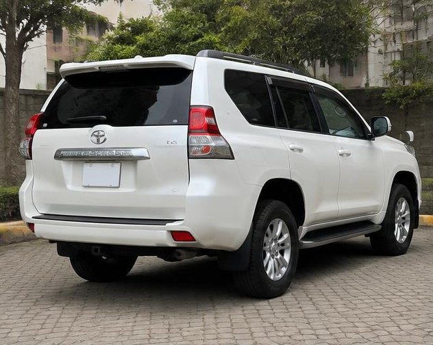 Toyota Land Cruiser Prado 2019 — Rear view